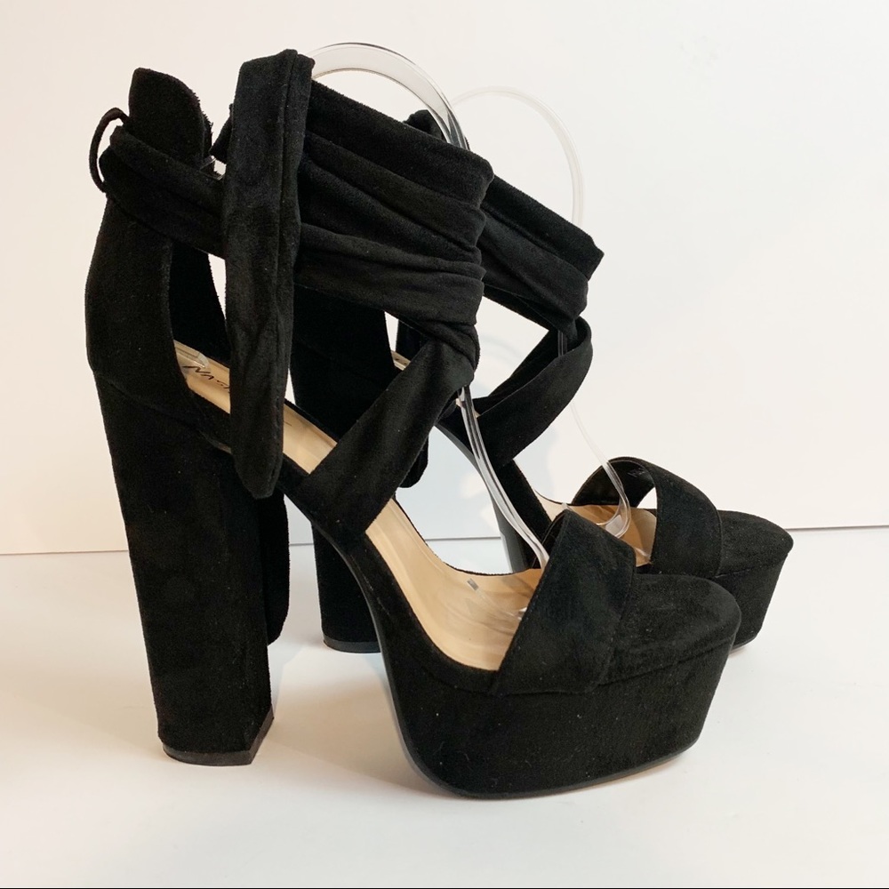 Nasty Gal Chunky Heel Velvet Finish Tie Up Shoe Size 9 Black